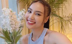 Sao 1/12: Lan Ngọc mặc bikini khoe trọn vòng 1 đầy đặn, vòng 2 phẳng lì ăn  đứt Ngọc Trinh, Hari Won