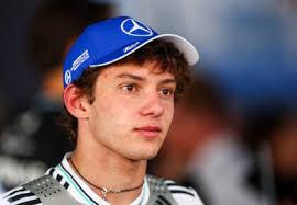 Russell past helm 'uit respect voor Schumacher' aan na Mercedes-switch