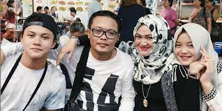 Tak hanya kerap membuat konten youtube bareng sule, nathalie holscher kini juga … Sule Lina Pacar Pertama Sekaligus Istri