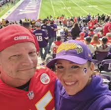 What tree service recommendations are available in Richfield, MN for  cutting down a dead pine tree?