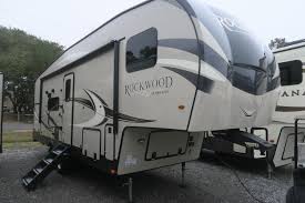 For more information, visit us online at www.forestriverinc.com/rockwood. New 2020 Rockwood Ultra Lite 2621ws Overview Berryland Campers