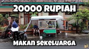 Nasi pecel mbok sarti di utara pasar sumberayu, kecamatan muncar, banyuwangi ini punya ciri khas kuat. Warung Nasi Pecel Mbok Tutik Tempatnya Tersembunyi Baru Buka Langsung Antri Youtube