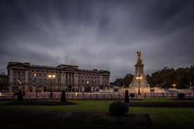 What can you see inside buckinham palace? Buckingham Palace Has 775 Rooms 8 Other Fascinating Facts About The Castle Sheknows