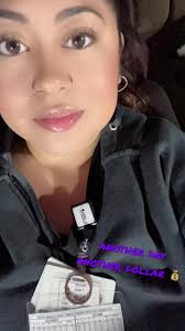 #latina #rrt #salvadoreña #healthcare #healthcareworker  #respiratorytherapist #respiratorytherapy #respiratory #lungnerd #latinarrt  #icu #beforework #vibing #vibingbeforework