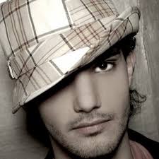 Mas ? by Martin Teran