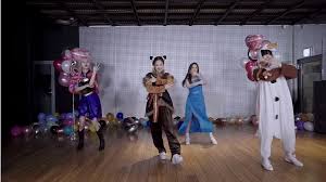 In july 2017, the group held their debut showcase in japan. Anniversary Blackpink Rilis Video Cosplay Spesial Versi Frozen Okezone Celebrity