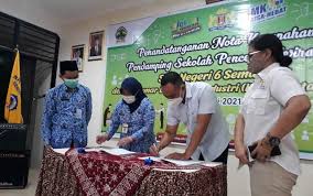 Maybe you would like to learn more about one of these? Smkn 6 Semarang Jalin Kerja Sama Dengan Kadin Cabang Dinas Pendidikan Wilayah 1