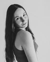 Anna Brod's Instagram, Twitter & Facebook