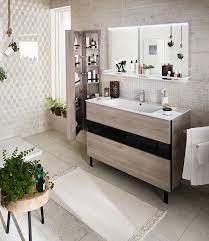 Le carrelage de salle de bain ou sanitaire est soumis à des contraintes bien spécifiques et bien différentes de celles de la cuisine, de l'entrée, de l'escalier ou des pièces à vivre. Relooking De La Salle De Bain Renovation Du Carrelage De La Salle De Bain Lapeyre