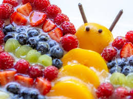 bunter schmetterlingstorte mit viel obst dekoriert perfekt fur kinder rezept rezepte mit obst schmetterlingstorte schmetterling kuchen