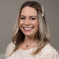 Kara Gannon's Instagram, Twitter & Facebook