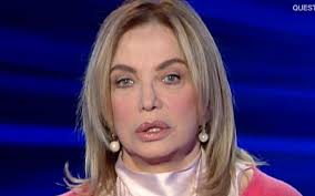 Izzo died in rome on july 30, 2009 following a stroke at the age of 80. Simona Izzo A Vieni Da Me Sono Bipolare Subclinica Ma Amo Da Morire La Simona Che Soffre Tvzap