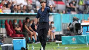 Es werden unter anderem die trainerstationen und seine stationen als spieler aufgelistet. Zq 9a9ykgjq 9m