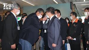 帛琉总统由公民直选产生，任期四年，连选得连任一次。 帛琉总统（英语：president of palau）是帛琉共和国的国家元首和政府首脑。 for faster navigation, this iframe is preloading the wikiwand page for 帛琉总统. æ—…éŠæ³¡æ³¡é¦–ç™¼åœ˜å‡ç©ºå¸›ç‰ç¸½çµ±æƒ æ•ä»åŒæ©Ÿé›¢å° å‡ºåœ‹ é˜²ç–« Tvbsæ–°èžç¶²