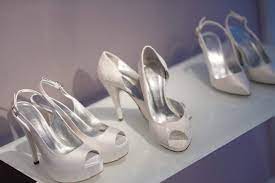 Scarpe da sposa 2021 in pizzo 2021 scarpe tacco alto con cinturino alla caviglia tacco alto color avorio. 10 1 Consigli Per Scegliere Le Scarpe Da Sposa