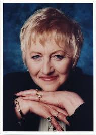 A Mother's Love: A compelling family saga of life s ups and downs :  Andrews, Lyn: Amazon.com.au: Books