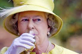 Queen Elizabeth II: So mixt du ihren Lieblingsdrink nach