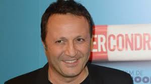 Mais lorsqu'il s'agit de gérer ses affaires, arthur oublie de rigoler. Arthur L Adorable Photo De Sa Femme Mareva Galanter Avec Leur Fille Manava Femme Actuelle Le Mag