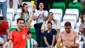 Betis Joaquin Capitan Del Betis Vio La Quinta Amarilla Y Se Pierde El Partido Del Bernabeu En Su Temporada Mas Goleadora Desde La 2003 04