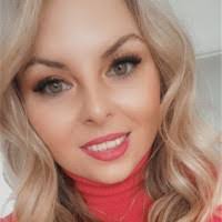 Nicole Peacock's Instagram, Twitter & Facebook