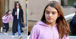 Her grandparents are mary lee pfeiffer, martin joseph holmes, sr., thomas mapother iii, kathleen a. Tom Cruise Daughter Suri Pictured Out With Mum Katie Holmes Metro News