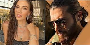 Who is your favorite here, be honest please and you have too pick either me  or her 🤔🤔🤔