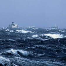 How Ships Survive A Hurricane At Sea