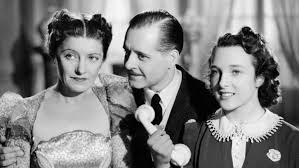 Elle y est entourée de jeunes filles qui comme elle sont délaissées par leurs parents divorcés ou en insta. Jeunes Filles En Detresse Georg Wilhelm Pabst 1939 La Cinematheque Francaise