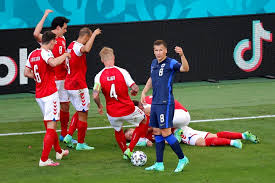Nun meldet sich sein trainer zu wort. Denmark S Christian Eriksen Taken To Hospital After Collapsing At Euro 2020