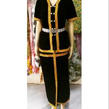 Pada amnya, perhiasan dan sulaman pada pakaian tradisi kaum kadazan adalah sederhana berbanding dengan kumpulan etnik yang lain. Baju Tradisional Dusun Penampang Tak Belengan Shopee Malaysia