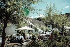 So schnell vergeht der tag der hochzeitsfeier und es dauert nicht lange bis der erste hochzeitstag gekommen ist. Hochzeit Feiern In Einer Rustikalen Alten Scheune In Der Euregio Boho Inspirierte Sommerhochzeit In Nrw Hochzeit Location Scheunen Hochzeit Hochzeit
