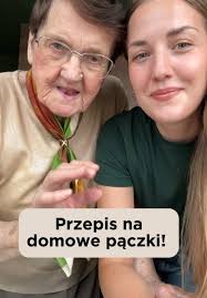 Przepis babci na domowe pączki! 🍩❤️ *jutro przepis na budyń! -500g mąki  -250ml ciepłego mleka -5 żółtek -25g świeżych drożdży -50g cukru -1 cukier  z prawdziwą wanilią -60g masła -szczypta soli -2 ...