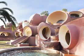Poussez Les Portes Du Palais Bulles De Pierre Cardin Pierre Cardin Maison Bulle Bulles