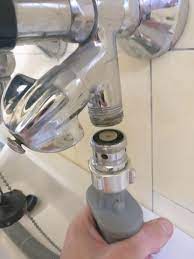 Wasserhähne und eckventile für den anschluss von waschmaschine und geschirrspüler gibt es viele. Wie Kann Ich Meine Waschmaschine An Die Wasserzuleitung Anschliessen Bad Badezimmer