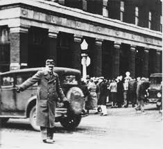 Historical footage from 1934 Dillinger robbery of First National Bank