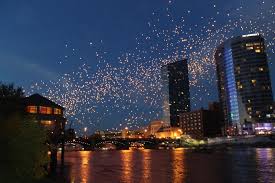 Lantern Lighting In Downtown Grand Rapids Mi Just Another Great Event In This Amazing Town Findingyourplace Lantern Lights Grand Rapids Downtown