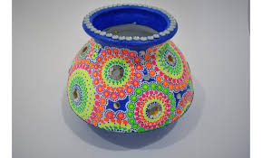 You can customize your plastic pots with a variety of materials and transform them from a utilitarian object to an object of art. Unique Garba Pot Decoration Ideas For Navratri Hobby Ideas