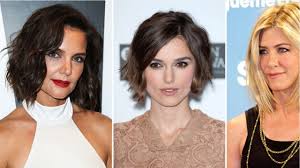 Les stars ont su se l'approprier pour qu'il corresponde parfaitement à leur style : 10 Idees De Carres Plongeants A Adopter En 2019 Femme Actuelle Le Mag