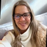 Kimberley Davidson's Instagram, Twitter & Facebook