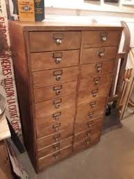 Ma petite mercerie, mercerie en ligne vous propose ses tissus, accessoires pour la couture et la mercerie, coupons, etc pour vos créations. Meuble De Mercerie Ancien 20 Tiroirs 68x38xh111 Dispo A La Boutique Et Sur Www Decoauthentique Fr Mobilier Mobilier De Salon Mobilier Ancien