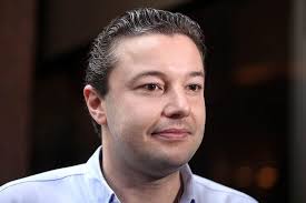 Napoleão nomeia novos secretários e cria duas pastas