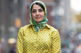 Adapun memakai baju warna kuning yg bercampur dengan warna lain, atau warna kuning tsb dihasilkan dari selain za'faron, maka hukumnya boleh, karena di dalam suatu kaedah fiqih disebutkan: Memakai Pakaian Berwarna Kuning Dalam Islam Bolehkah Halaman All Kompasiana Com