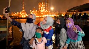 Pt pertamina (persero) or pertamina (was perusahaan pertambangan minyak dan gas bumi negara, lit. Pertamina Cilacap Dorong Wisata Malam Kutawaru Pertamina