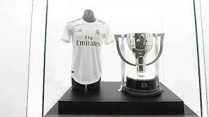 Pour compenser cette absence de football, onze mondial a décidé de simuler sur fifa 20, toutes les rencontres comptant pour la course au titre de champion d'espagne. Real Madrid S League Trophy No 34 Now Housed At The Bernabeu As Com