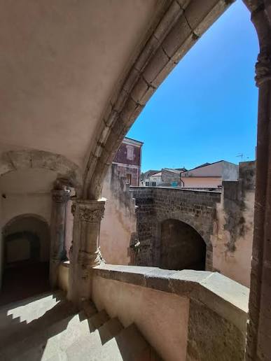 🔴 Visitate anche voi il borgo di Carinola (Caserta) e le sue bellezze artistiche e architettoniche 🥰 Chiese medioevali, affreschi meravigliosi, palazzi in stile catalano... e tante storie da raccontare che vi