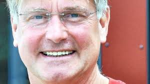 DLRG-Vorsitzender Burkhard Jenz kritisiert die Einstellung zum Bahnen ziehen