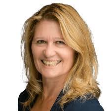 Laura Roehl's Instagram, Twitter & Facebook