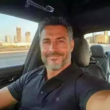 Eres una de las mujeres más hermosas que he visto en mi vida. Me encanta  verte. 😍😍 Quiero hablar contigo. Por favor, respóndeme. Al menos toca el  corazón y dime hola. Este