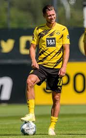 His current contract expires june 30, 2021. Lukasz Piszczek Facebook