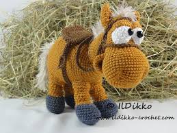 Free matching blanket pattern is available on the same page. Knit For Your Horse